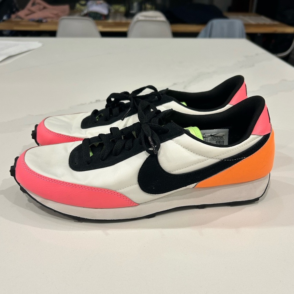 Nike Daybreak Sneakers size W10.5 M9